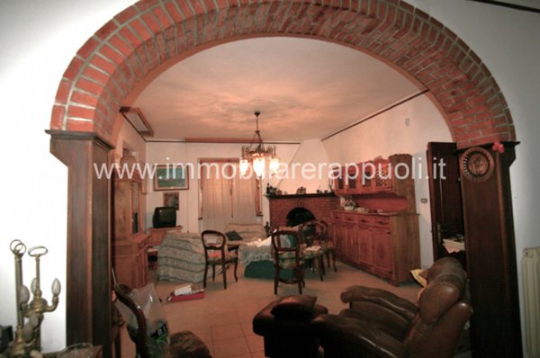 casa indipendente in vendita a Lucignano