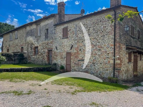 casa indipendente in vendita a Lucignano