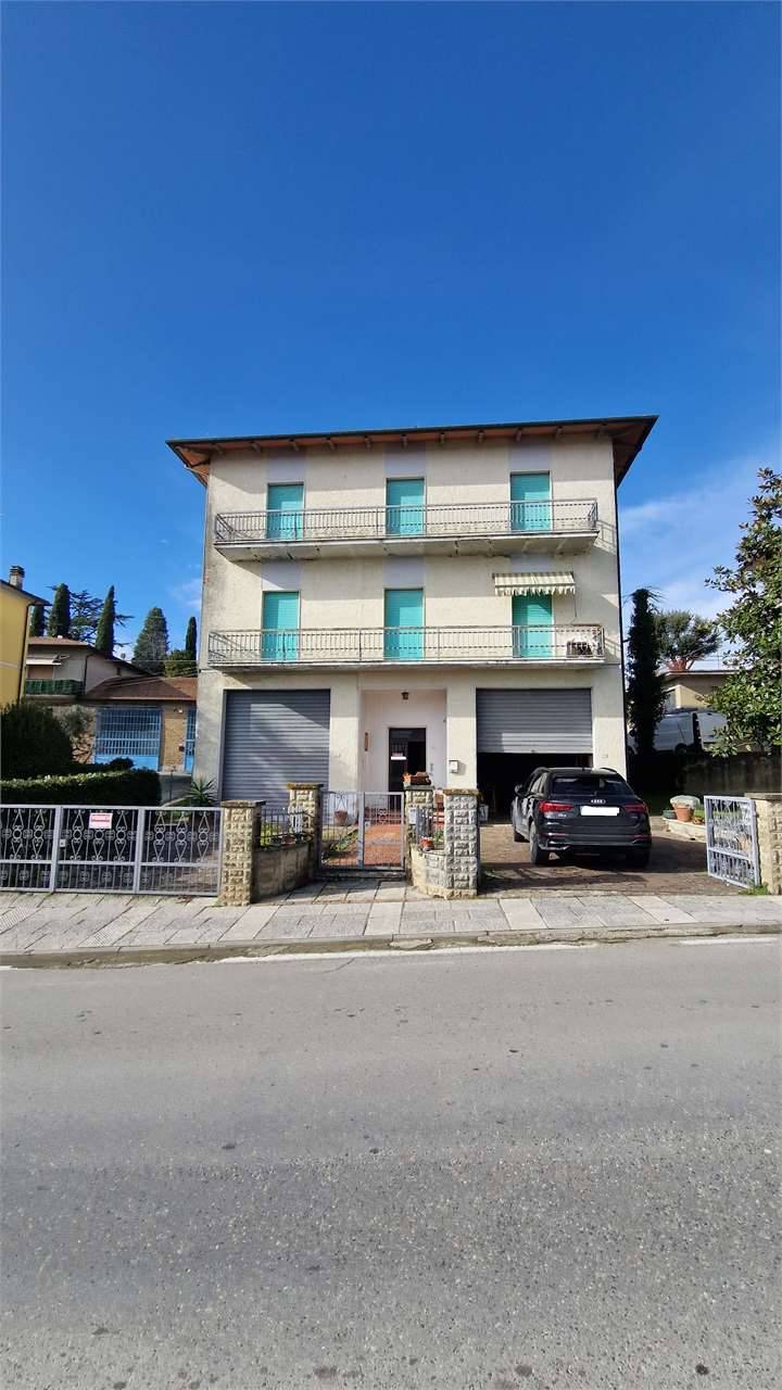casa indipendente in vendita a Lucignano
