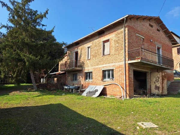 casa indipendente in vendita a Lucignano