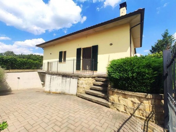 casa indipendente in vendita a Lucignano in zona Calcione