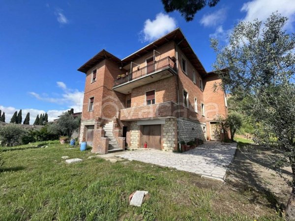 casa indipendente in vendita a Lucignano