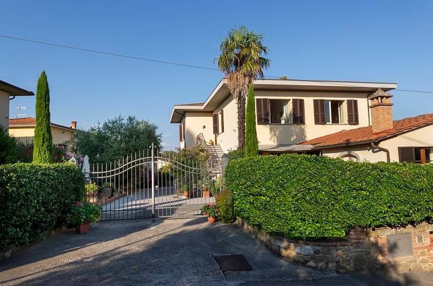 casa indipendente in vendita a Lucignano