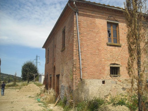 casa indipendente in vendita a Lucignano