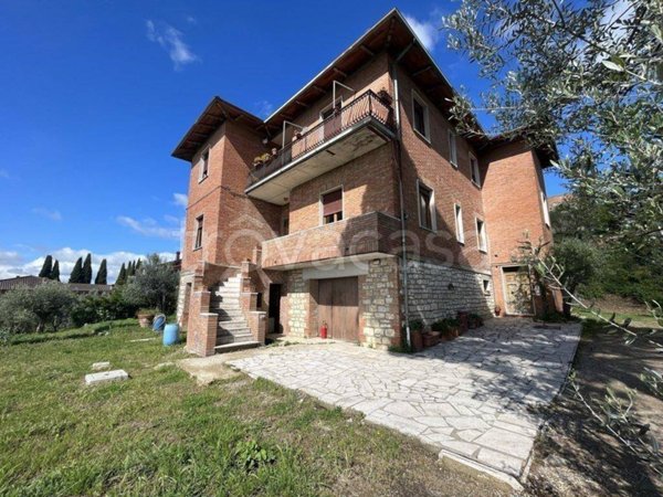 casa indipendente in vendita a Lucignano