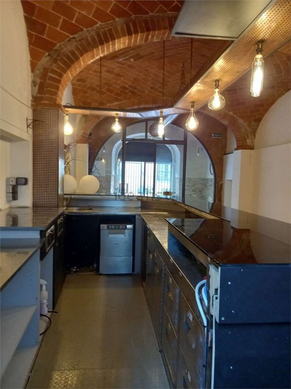 locale commerciale in vendita a Lucignano