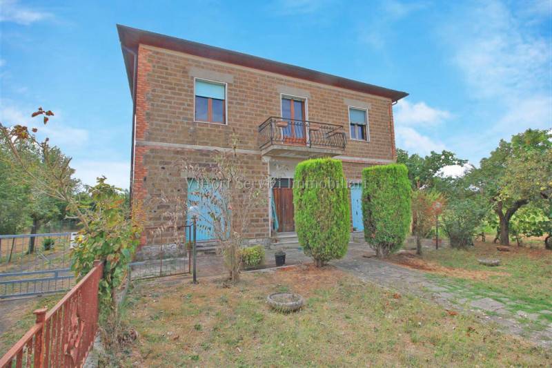 casa indipendente in vendita a Lucignano