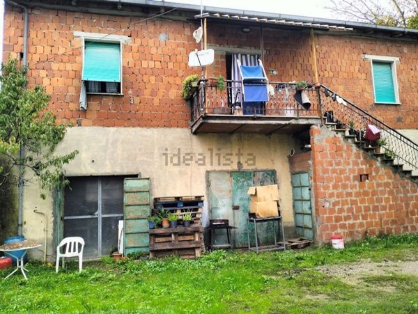 casa indipendente in vendita a Lucignano
