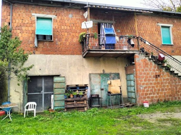 casa indipendente in vendita a Lucignano