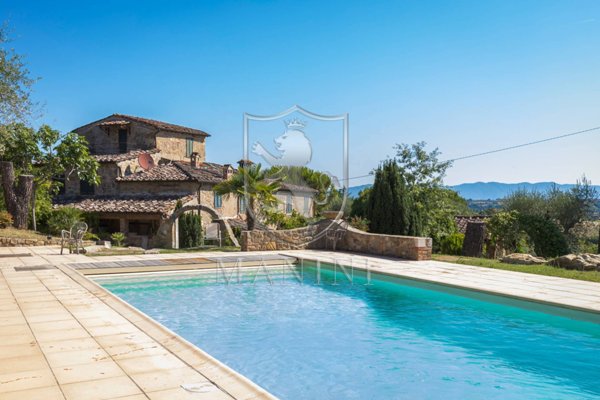 casa indipendente in vendita a Lucignano
