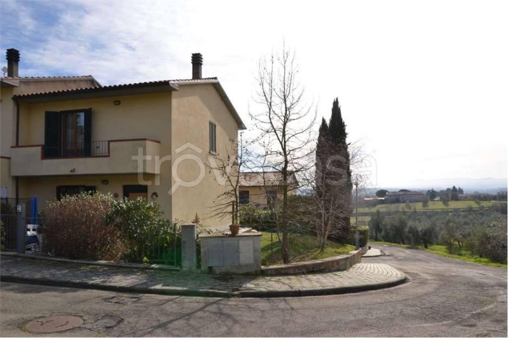 casa indipendente in vendita a Lucignano