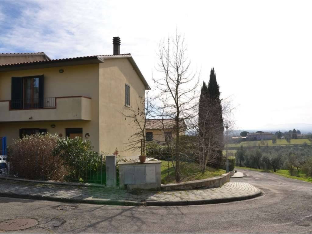 casa indipendente in vendita a Lucignano