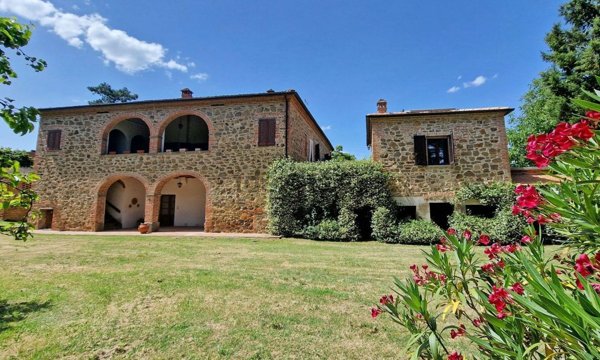 casa indipendente in vendita a Lucignano