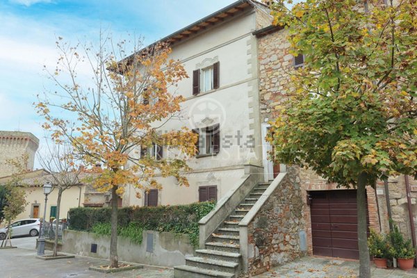 casa indipendente in vendita a Lucignano