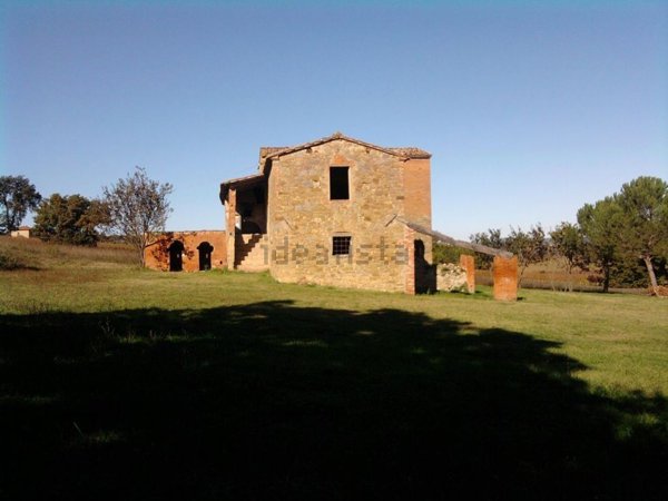 casa indipendente in vendita a Lucignano
