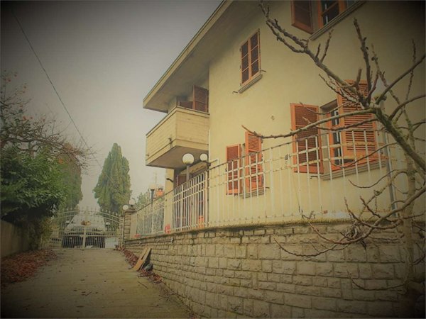 casa indipendente in vendita a Lucignano