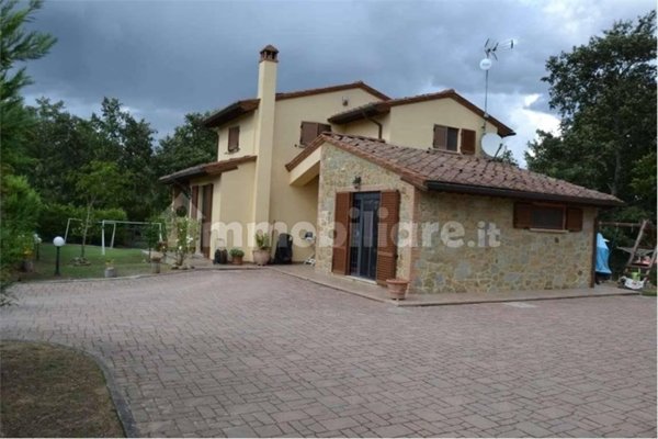 casa indipendente in vendita a Lucignano