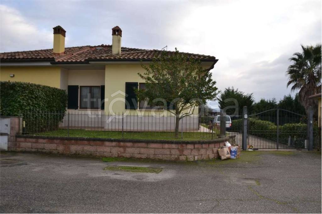 casa indipendente in vendita a Lucignano