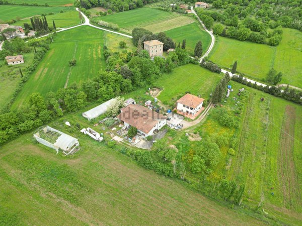 casa indipendente in vendita a Lucignano
