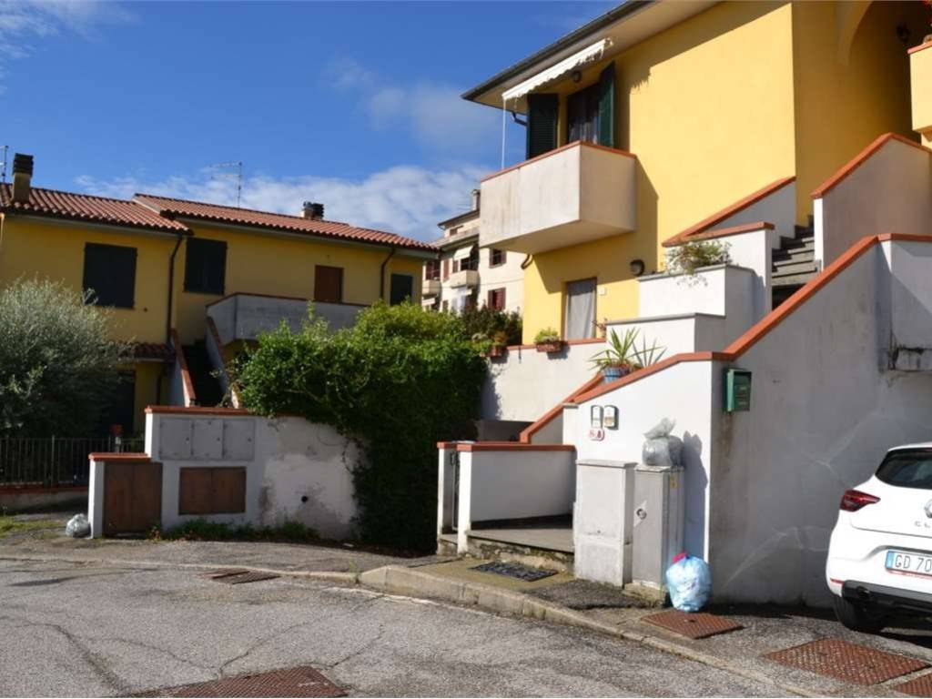 casa indipendente in vendita a Lucignano