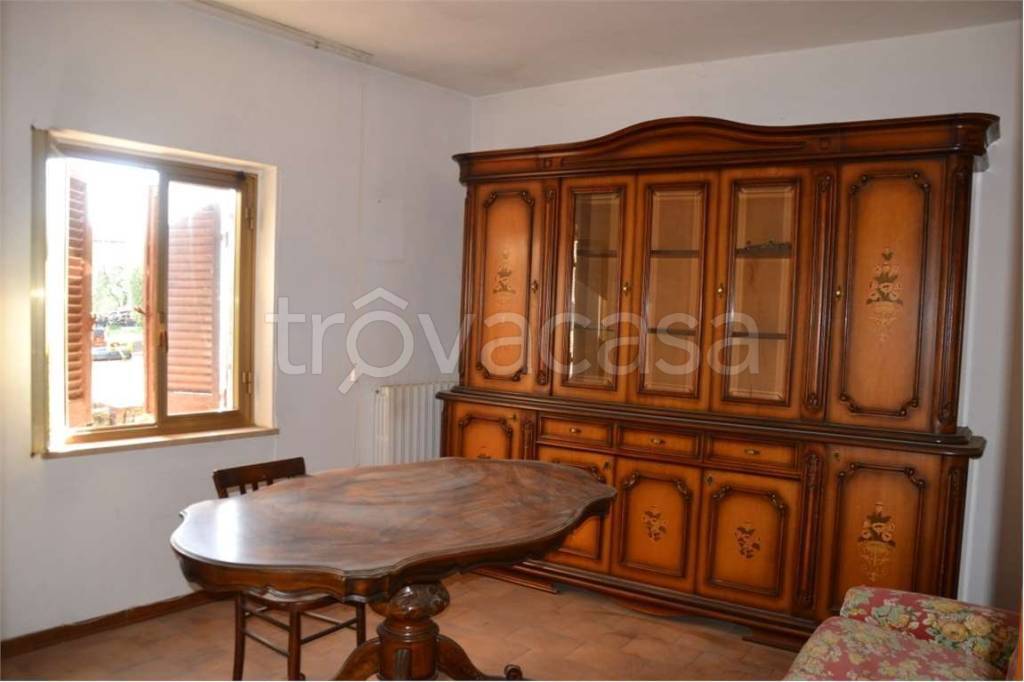 casa indipendente in vendita a Lucignano