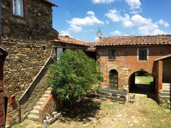 casa indipendente in vendita a Lucignano