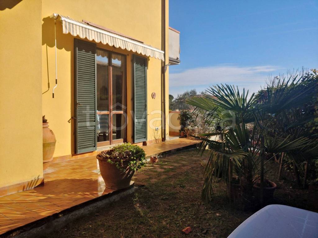 casa indipendente in vendita a Lucignano