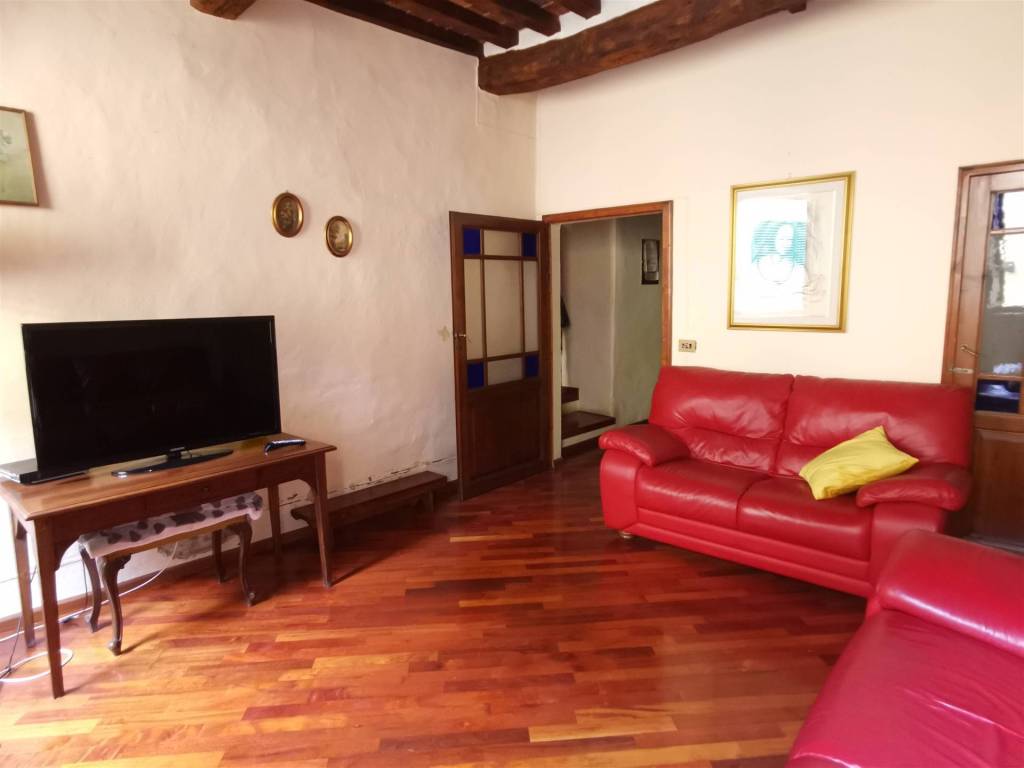 casa indipendente in vendita a Lucignano