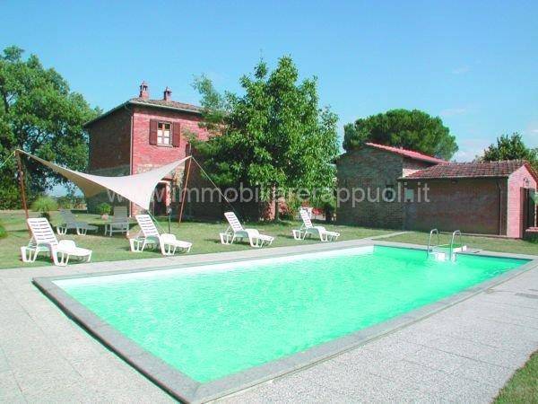 casa indipendente in vendita a Lucignano