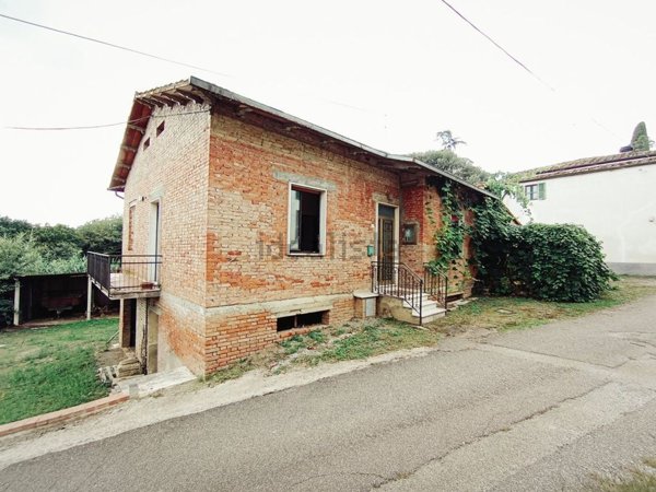 casa indipendente in vendita a Lucignano