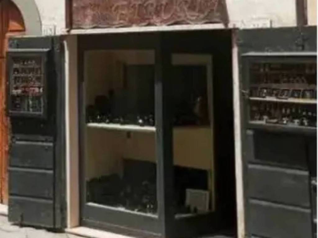 negozio in vendita a Lucignano