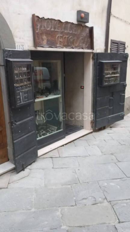 negozio in vendita a Lucignano