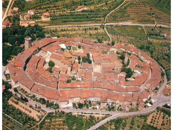trivano in vendita a Lucignano