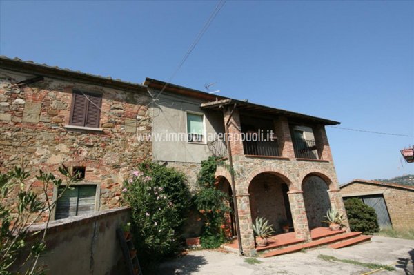 casa indipendente in vendita a Lucignano