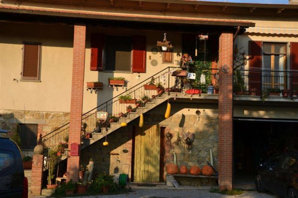 casa indipendente in vendita a Lucignano