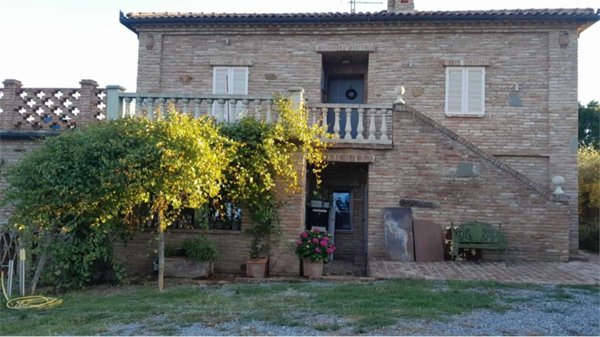 casa indipendente in vendita a Lucignano
