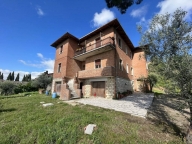 casa indipendente in vendita a Lucignano