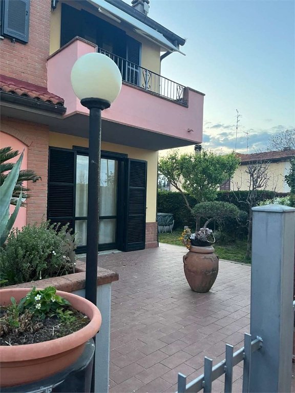 casa indipendente in vendita a Lucignano