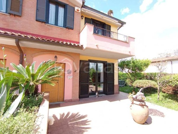 casa indipendente in vendita a Lucignano