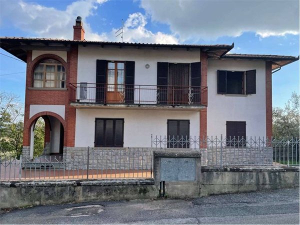 casa indipendente in vendita a Lucignano