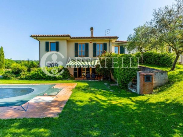 casa indipendente in vendita a Lucignano