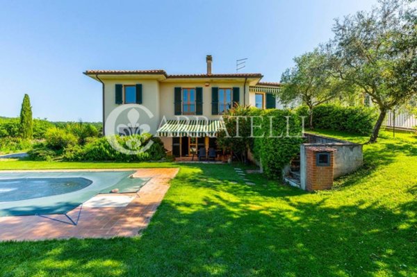 casa indipendente in vendita a Lucignano