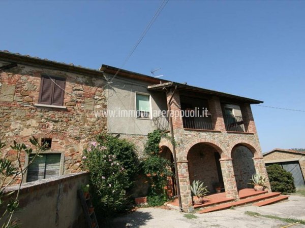 casa indipendente in vendita a Lucignano