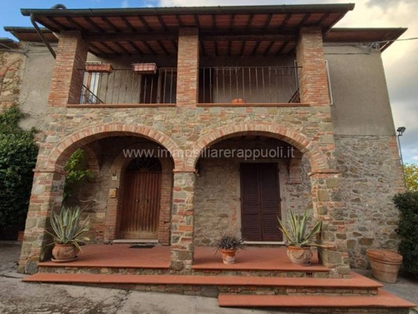 casa indipendente in vendita a Lucignano