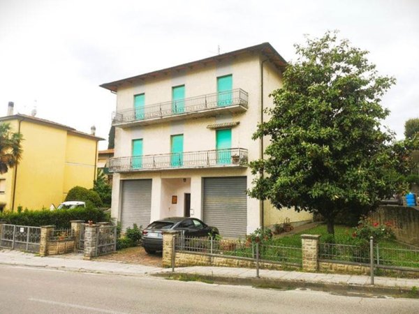 casa indipendente in vendita a Lucignano