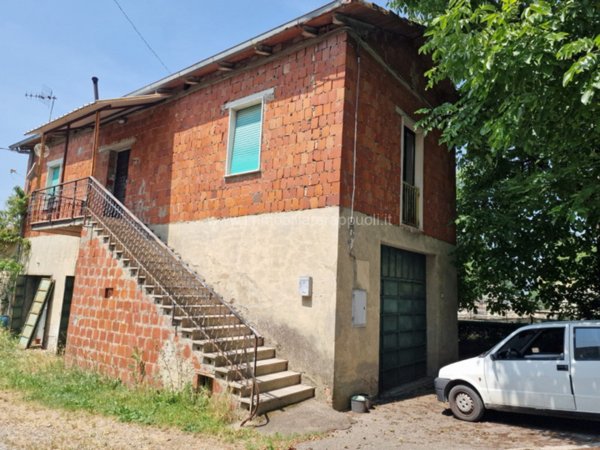 casa indipendente in vendita a Lucignano