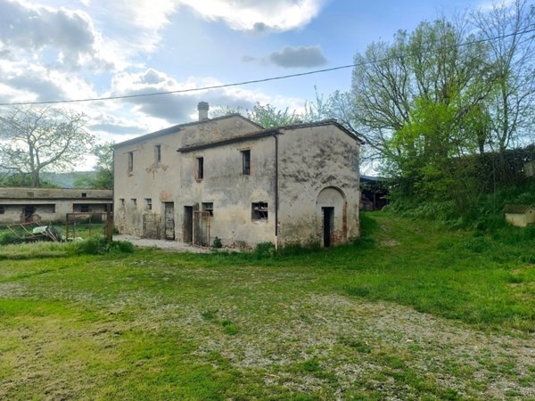 casa indipendente in vendita a Lucignano
