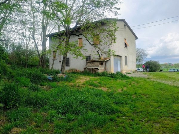 casa indipendente in vendita a Lucignano