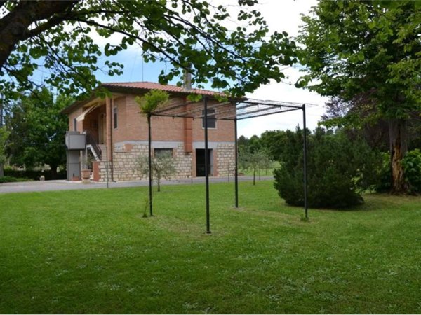 casa indipendente in vendita a Lucignano
