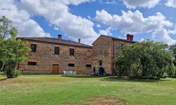 casa indipendente in vendita a Lucignano